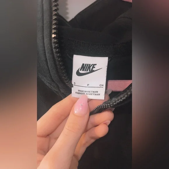 Nike Tech - Picture 7 of 8